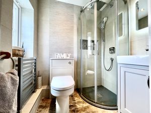 En-Suite- click for photo gallery